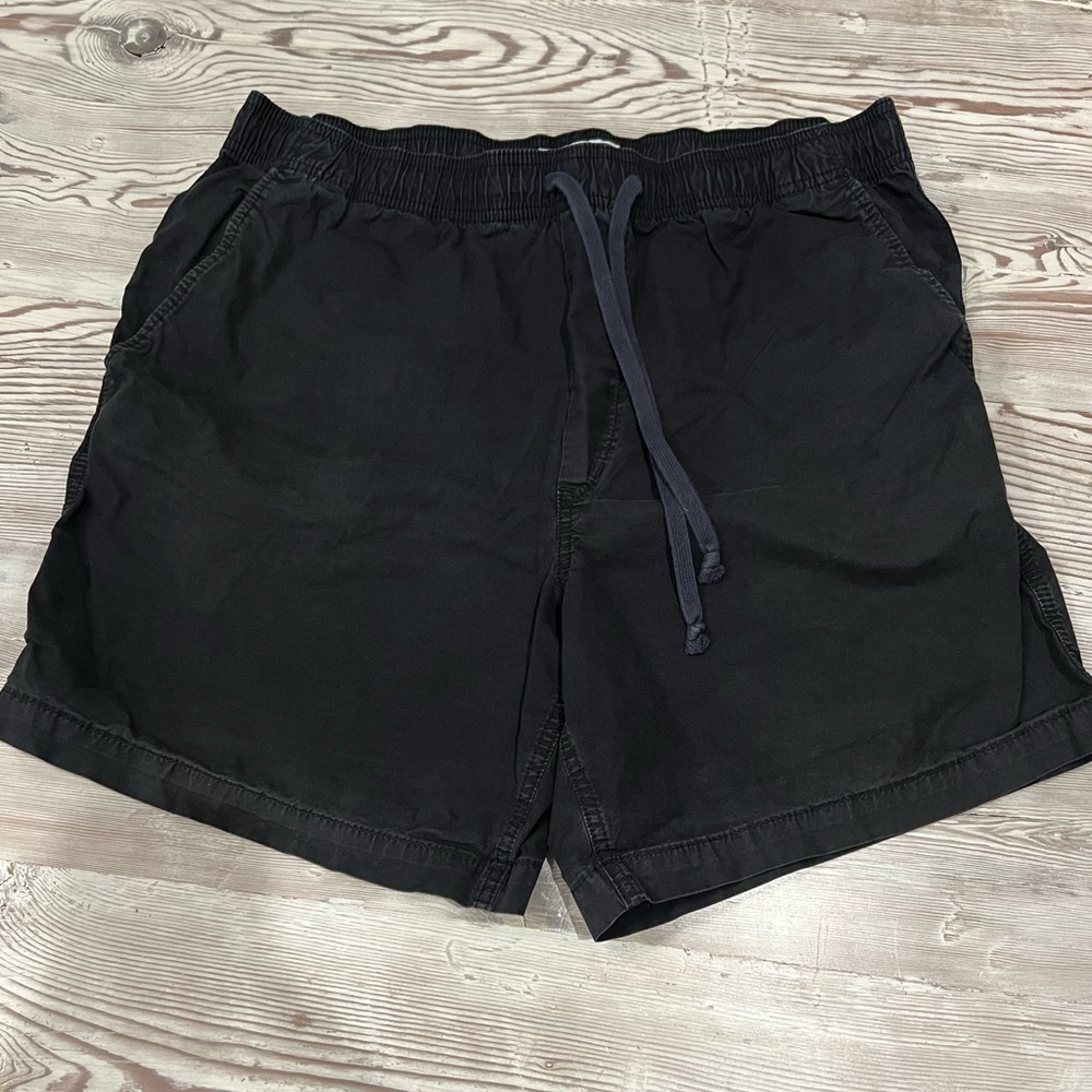 American Eagle black cargo shorts